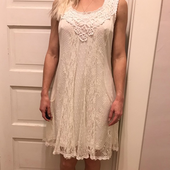 White lace dress - Picture 1 of 4